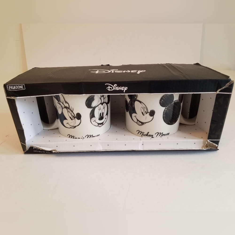 NIB Disney Set of 2 Mickey Minnie Mouse  Mugs Black  White
